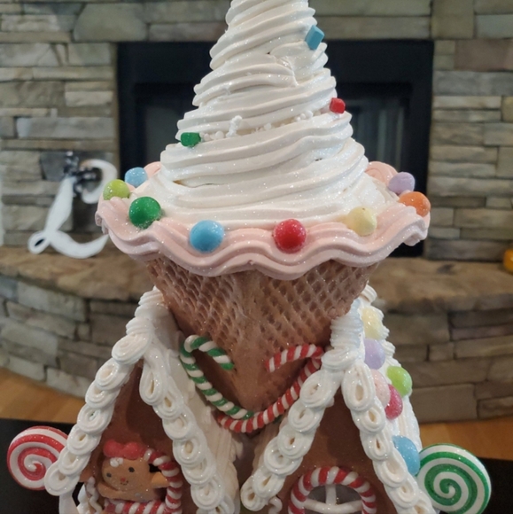 Whimsical Ice Cream Gingerbread House-NWT - Picture 2 of 13
